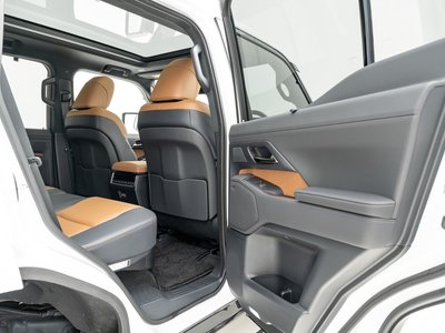 2025 Lexus GX thumbnail 36