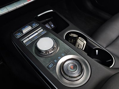 صورة 9 لـ 2021 Genesis GV70