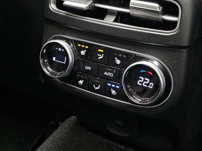 2021 Genesis GV70 — миниатюра 17