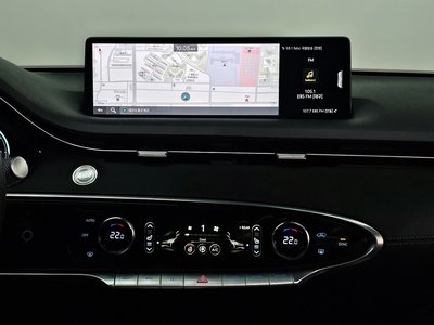 2021 Genesis GV70 — миниатюра 14