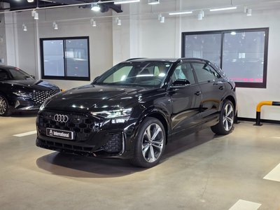 AUDI Q8 - 5