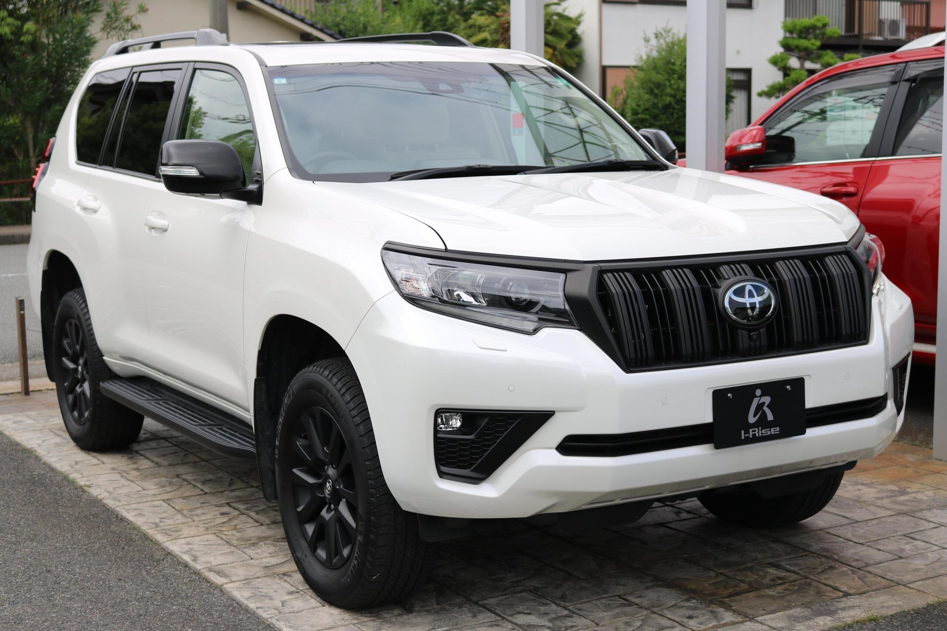 TOYOTA LAND CRUISER PRADO - View 1