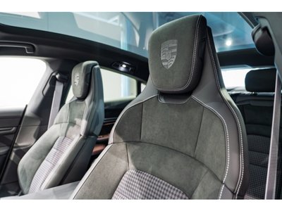 2026 Porsche TAYCAN thumbnail 12