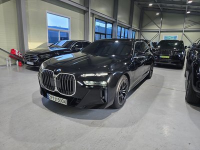 2025 BMW 7 SERIES photo 2