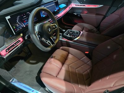 2025 BMW 7 SERIES photo 7