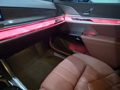 2025 BMW 7 SERIES photo 8