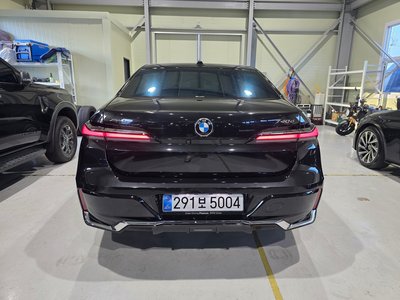2025 BMW 7 SERIES photo 3