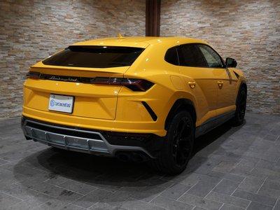 LAMBORGHINI URUS - 9