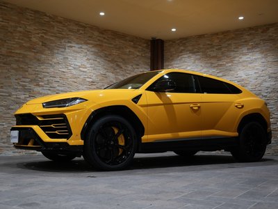 LAMBORGHINI URUS - 3
