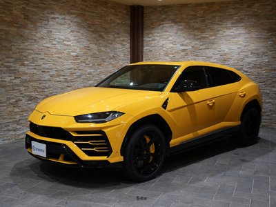 LAMBORGHINI URUS - 1