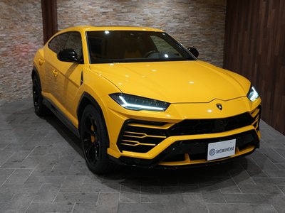 LAMBORGHINI URUS - 5