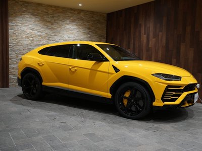 LAMBORGHINI URUS - 4