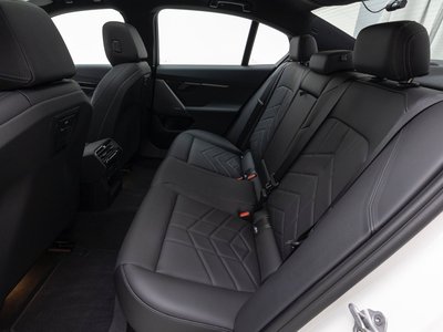 2025 BMW 5 SERIES 缩略图 12
