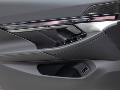 2025 BMW 5 SERIES 缩略图 11