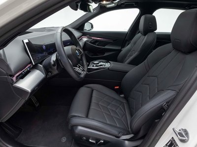 2025 BMW 5 SERIES — фото 10