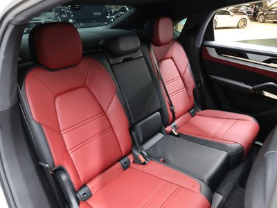 2023 Porsche CAYENNE thumbnail 18