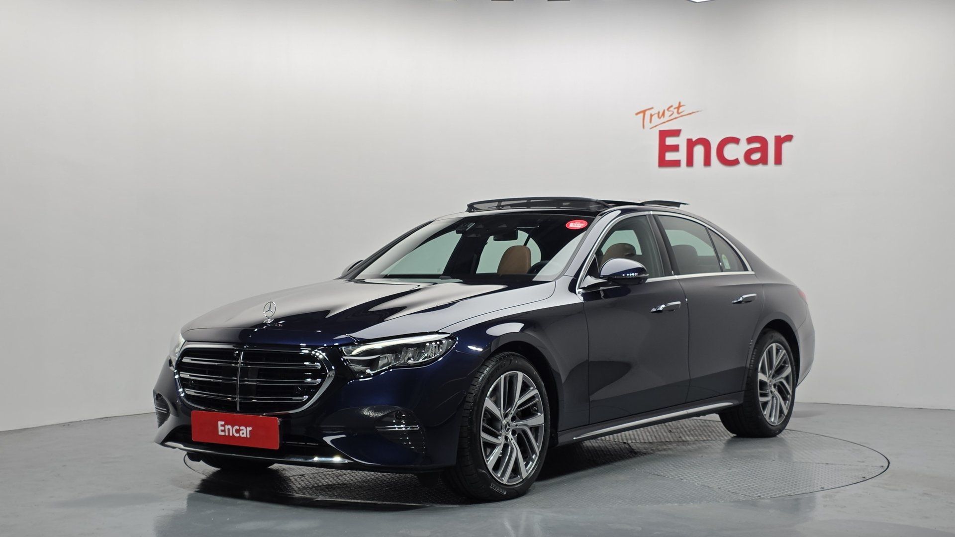 MERCEDES-BENZ E-CLASS - View 1