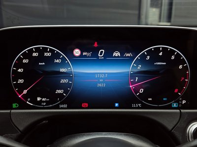 MERCEDES-BENZ E-CLASS - 8