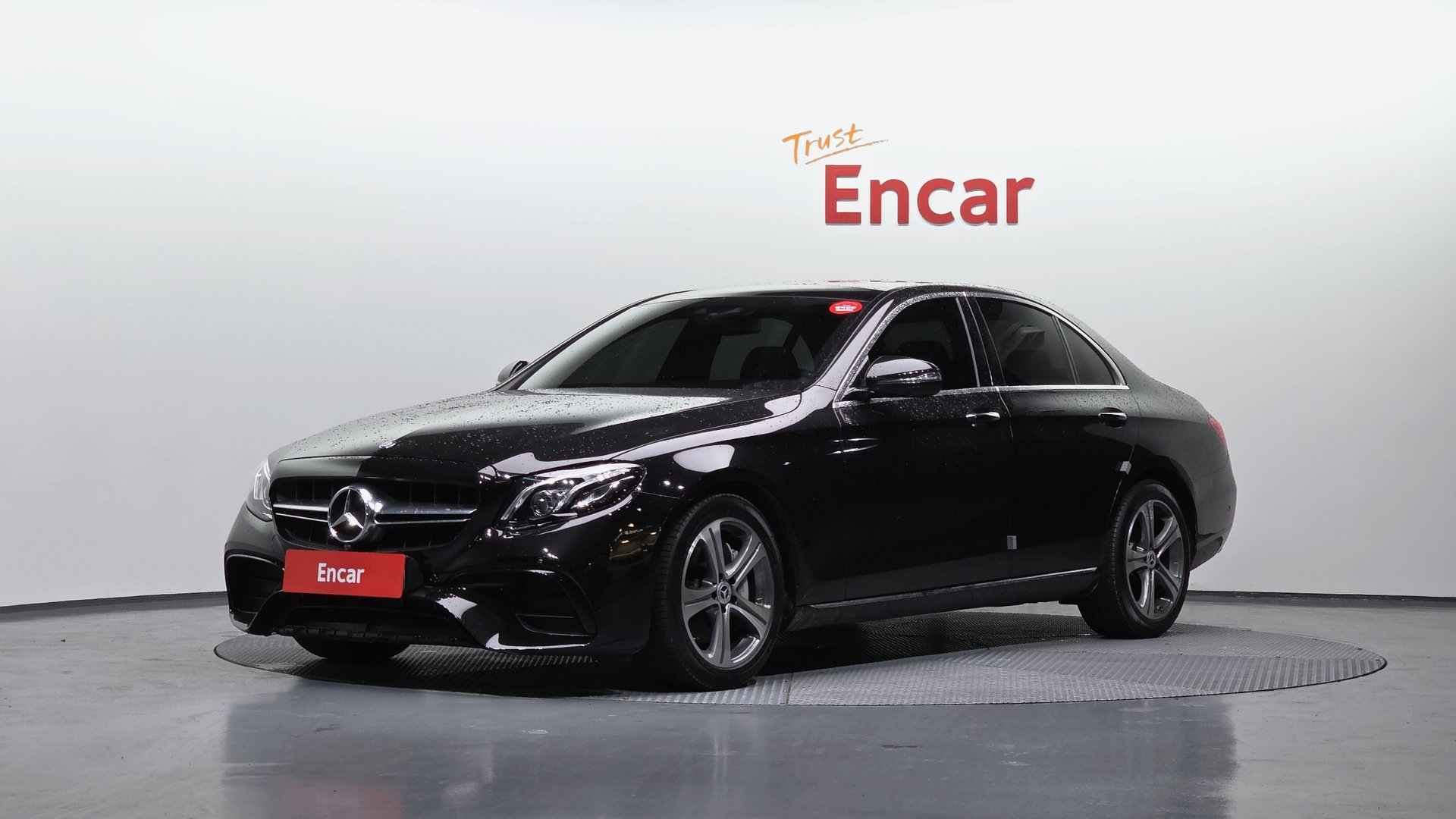 MERCEDES-BENZ E-CLASS - View 1