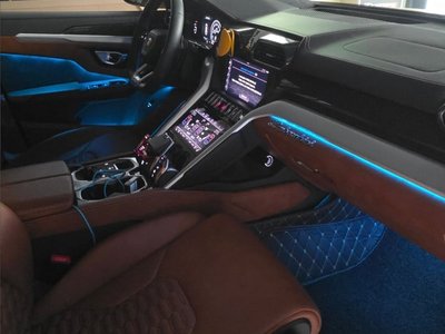 LAMBORGHINI URUS - 10