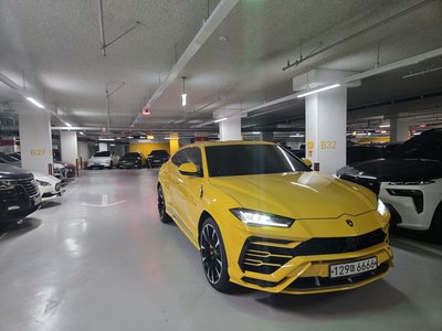 LAMBORGHINI URUS - 5