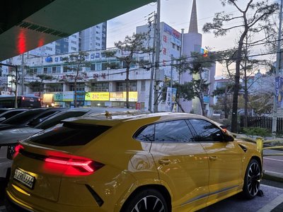 LAMBORGHINI URUS - 4