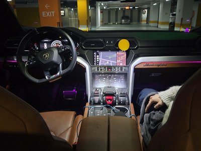 LAMBORGHINI URUS - 9