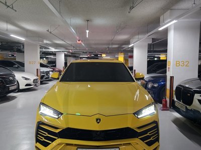 LAMBORGHINI URUS - 7