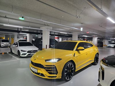 LAMBORGHINI URUS - 3