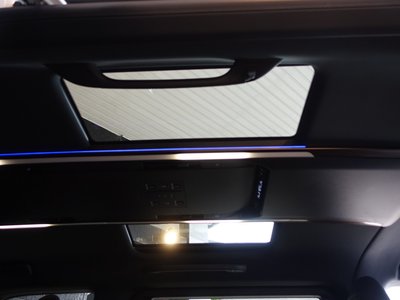 2025 Toyota ALPHARD — фото 2