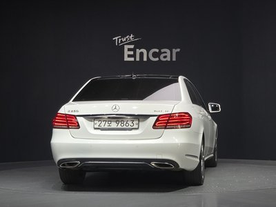 MERCEDES-BENZ E-CLASS - 3