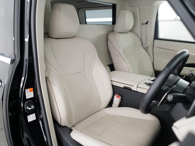 صورة 7 لـ 2024 Lexus LM