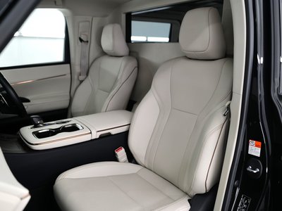 صورة 8 لـ 2024 Lexus LM