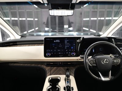 2024 Lexus LM — фото 23