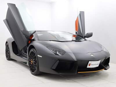 LAMBORGHINI AVENTADOR