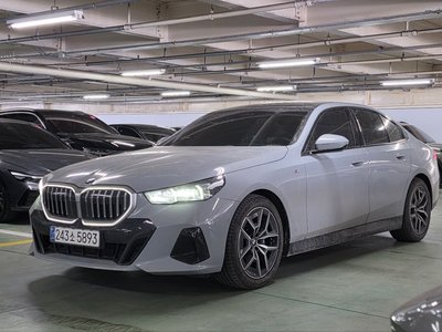 BMW 5 SERIES - 1