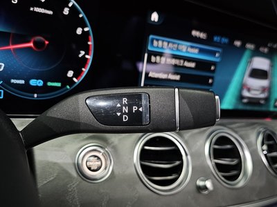 MERCEDES-BENZ E-CLASS - 9