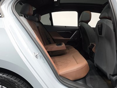 2025 BMW I5 — миниатюра 17