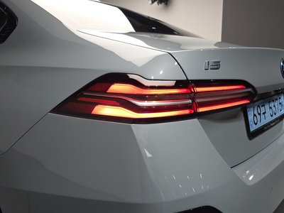 2025 BMW I5 — фото 10