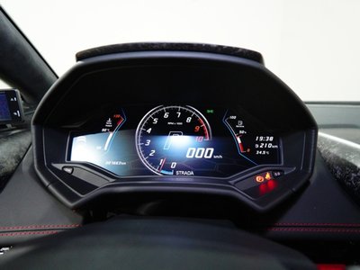2021 Lamborghini HURACAN — миниатюра 24