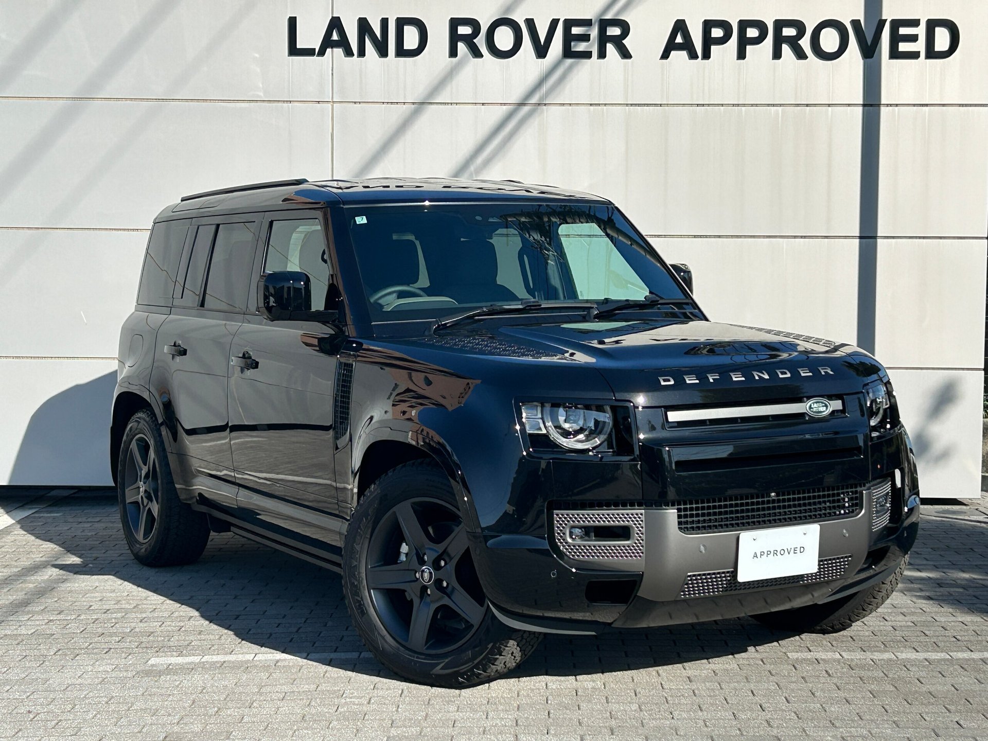 LAND ROVER DEFENDER - View 1