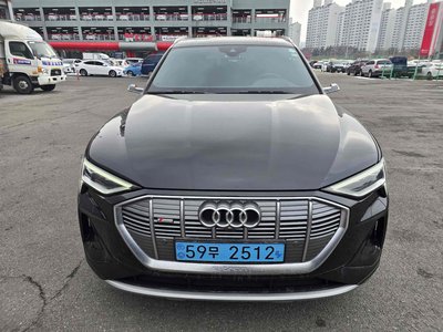 AUDI E-TRON - 2