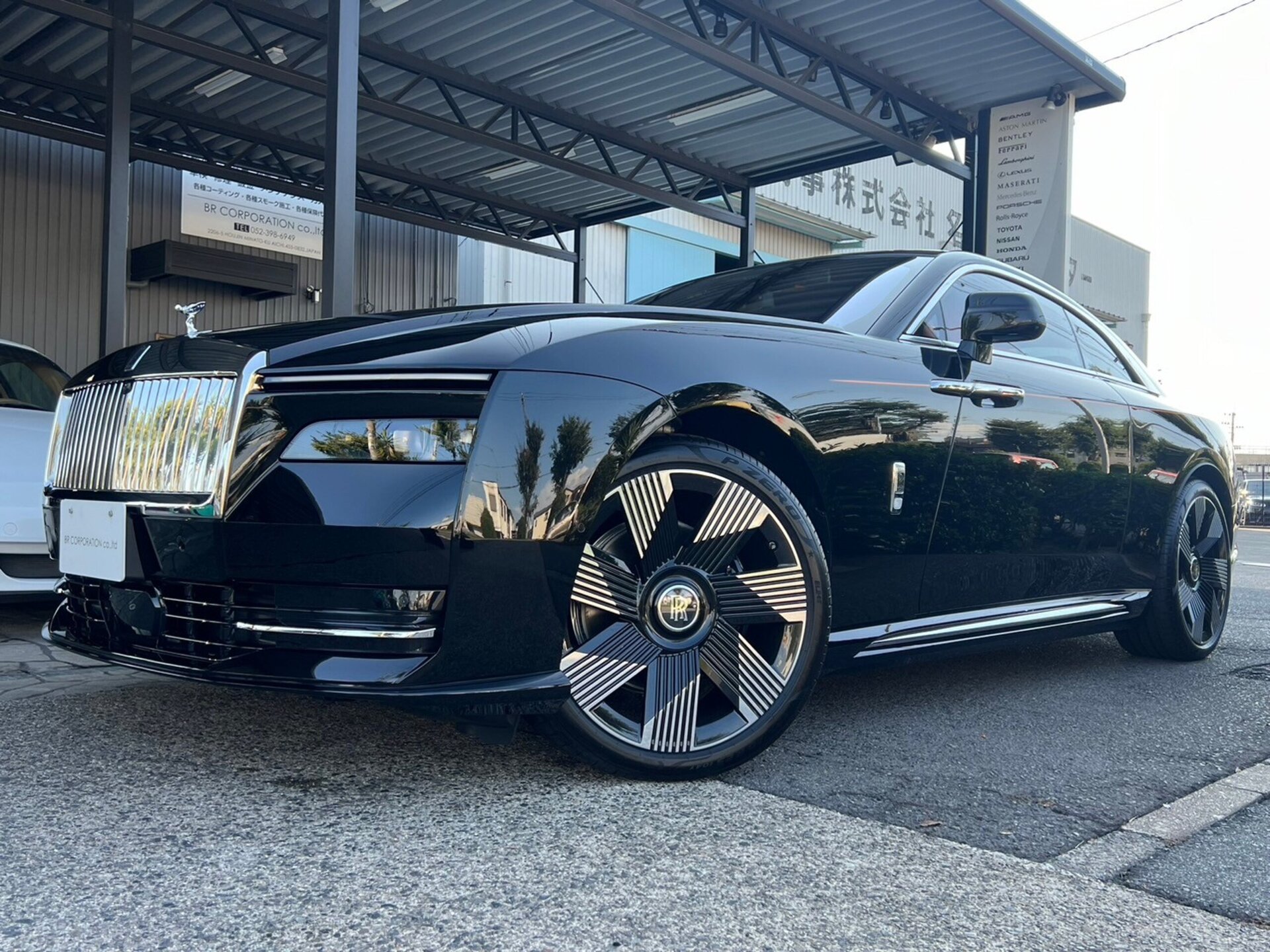 ROLLS ROYCE SPECTRE - View 1