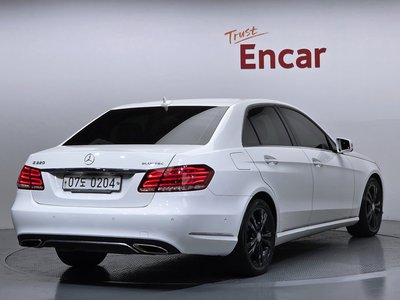 MERCEDES-BENZ E-CLASS - 5