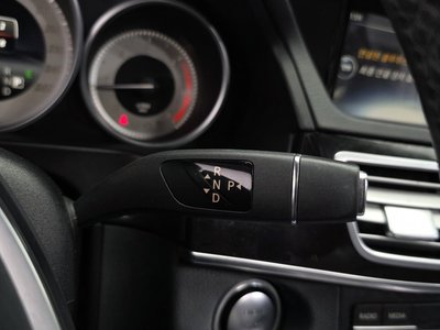 MERCEDES-BENZ E-CLASS - 9