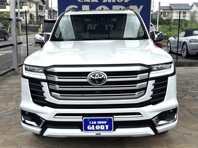 صورة 5 لـ 2024 Toyota LAND CRUISER 300