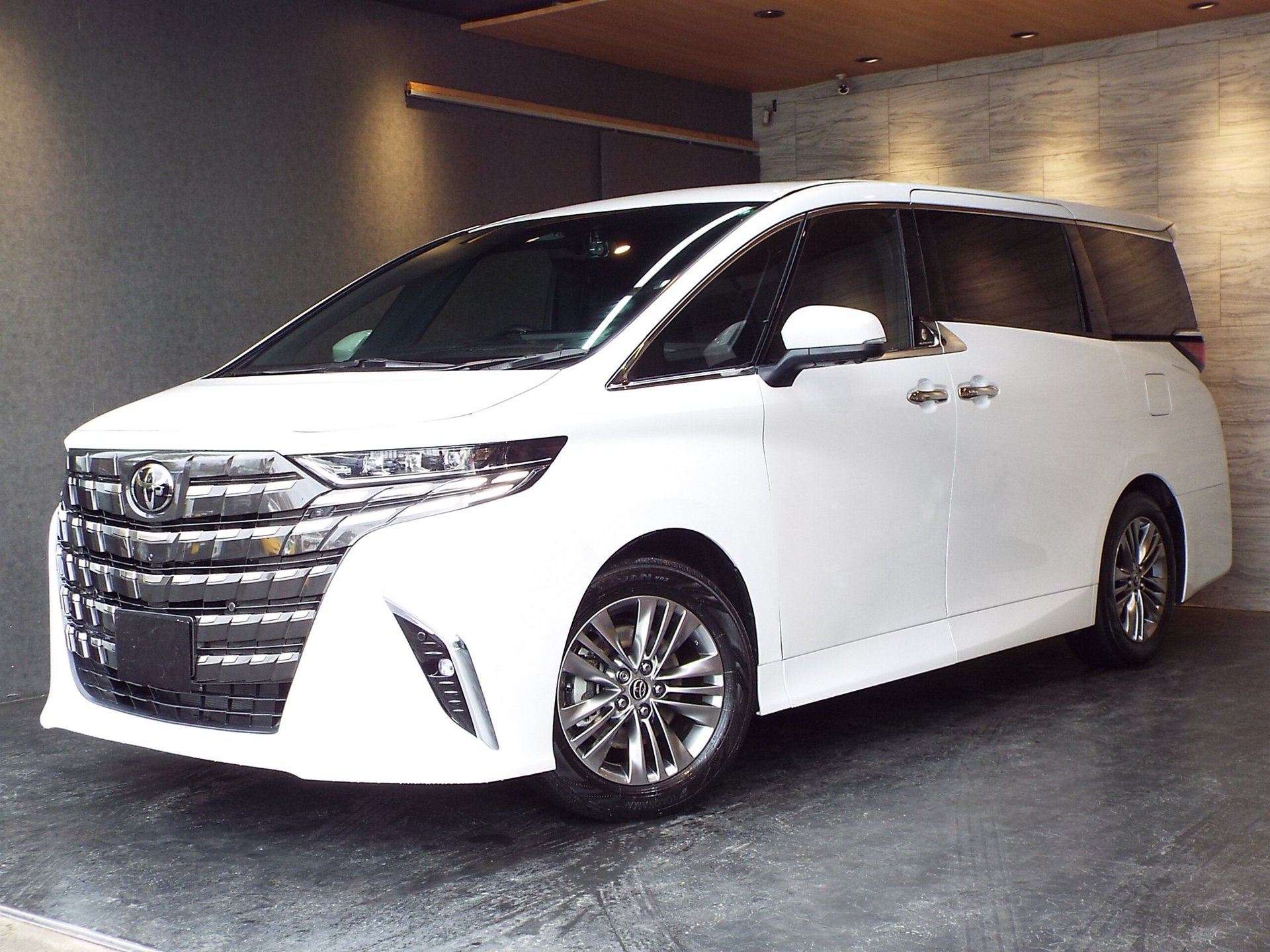 TOYOTA ALPHARD - View 1