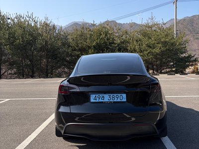 TESLA MODEL Y - 7