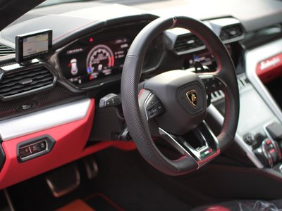 2020 Lamborghini URUS photo 9