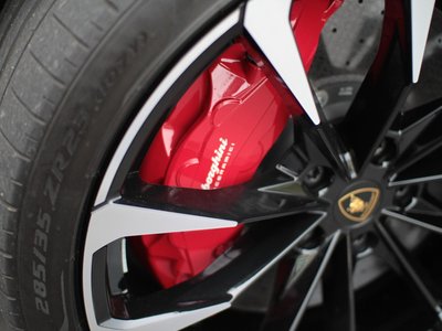 2020 Lamborghini URUS photo 4